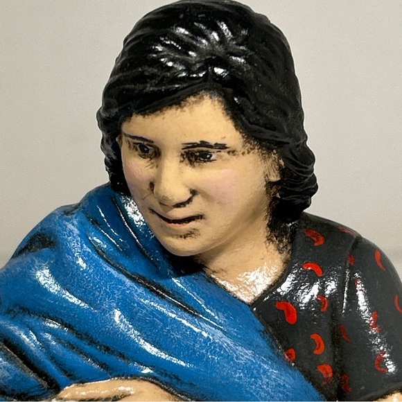 4.5” Vtg Hand Painted Shepherd Boy Nativity/ Manger Replacement 1976 (marked MS) - Picture 2 of 9